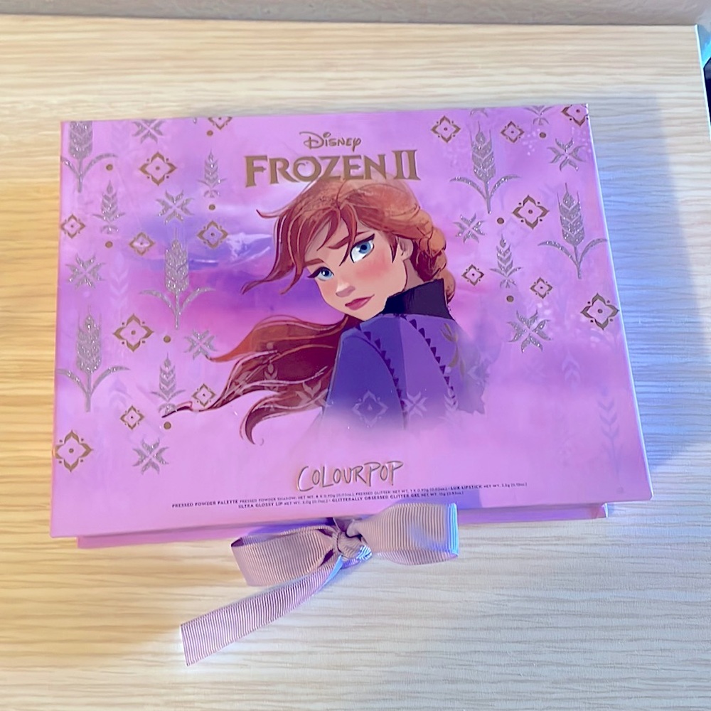 Frozen - Pressed Powder Palette, Pressed Powder shadow, lip stick and lip gloss
